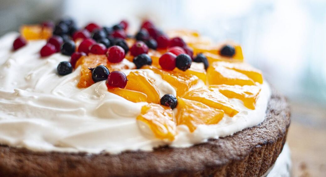 Всього лише 2 простих продукти та міксер – і найсмачніший крем для будь-якого торта готовий! Бабусин рецепт 