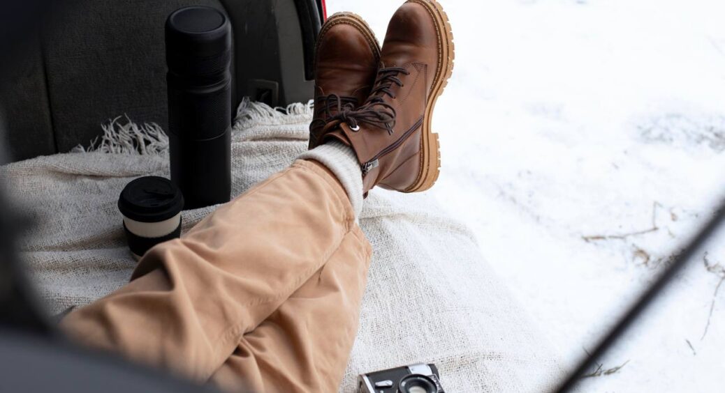 Ноги будуть в теплі навіть при -15: бабуся розповіла, як вони рятувалися від морозу упаковками від молока 
