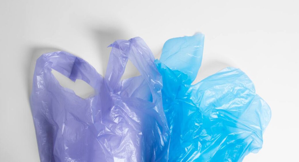 “Розумні” городники скуповують пакети пачками: використовують не за призначенням, а з хитрістю 