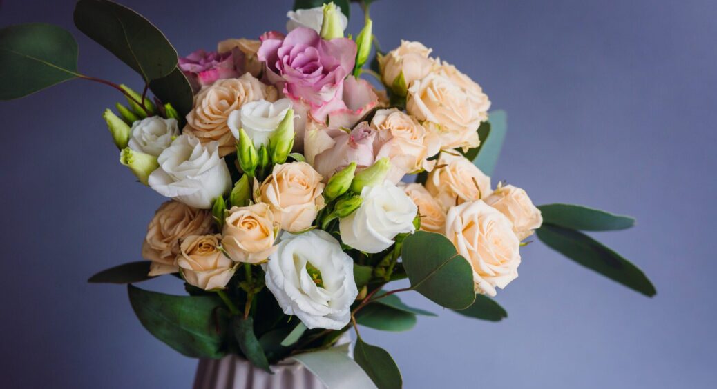 Букет від чоловіка вже 3 тижні стоїть: кидаю по 2 ложки “цього” і ходжу милуюся – порадила Олена флористка 