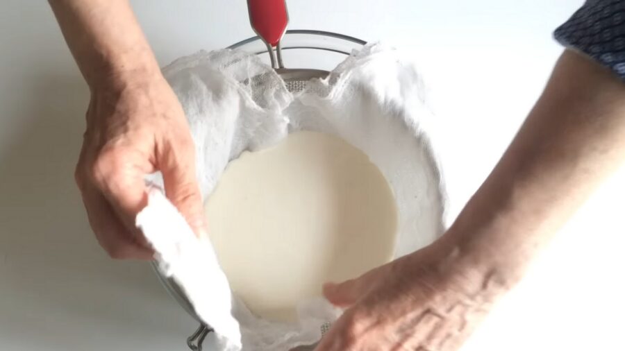 Господині розповіли, як вдома приготувати сир схожий на Філадельфію 