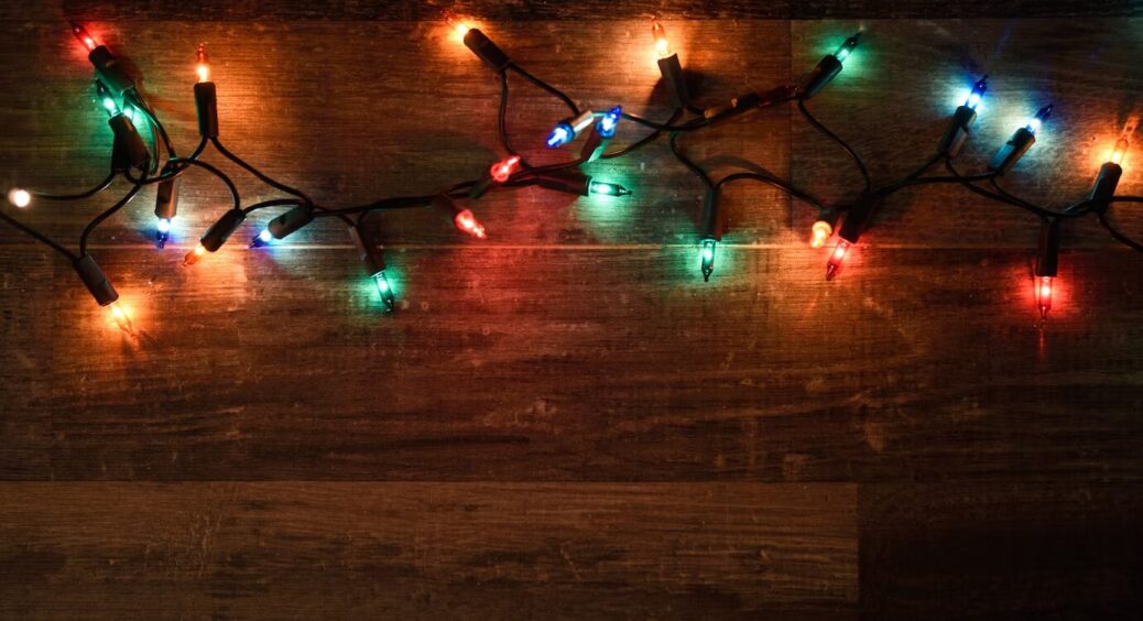 Знайшла спосіб освітити квартиру в блекаут та додати новорічний настрій: вам потрібна всього 1 річ 