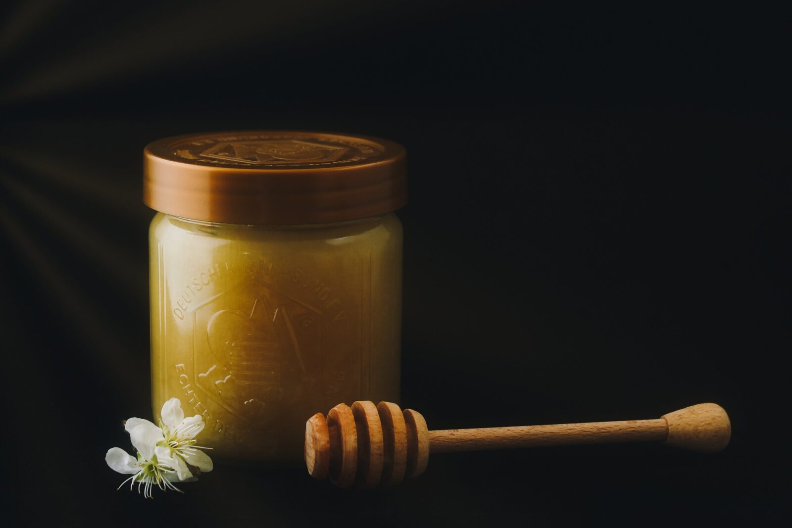 Чи можна пити гарячий чай із медом