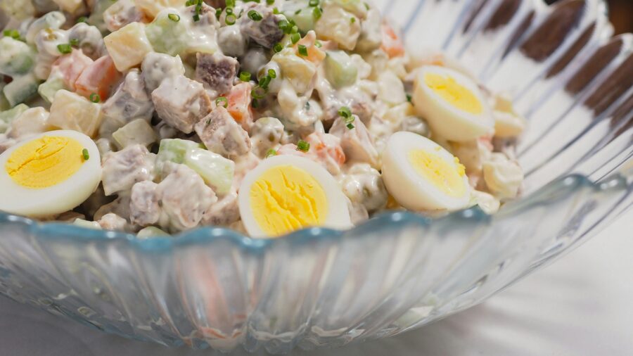 Кулінари назвали смачний рецепт олівʼє без ковбаси