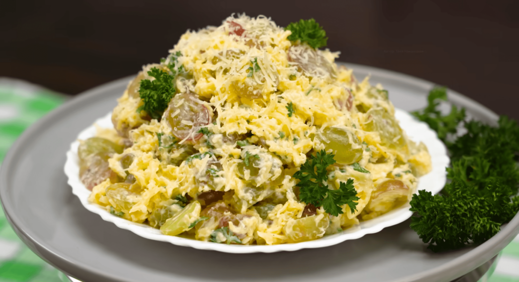 Ця страва з 3 інгредієнтів заткне за пасок “Олів’є”: салат “Авангард” – новий тренд домашньої кухні 