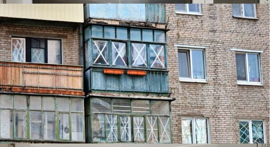 Як прибрати “хрести” зі скотчу на вікнах: кума розкрила трюк, який легко відтирає клейкі сліди з поверхонь 