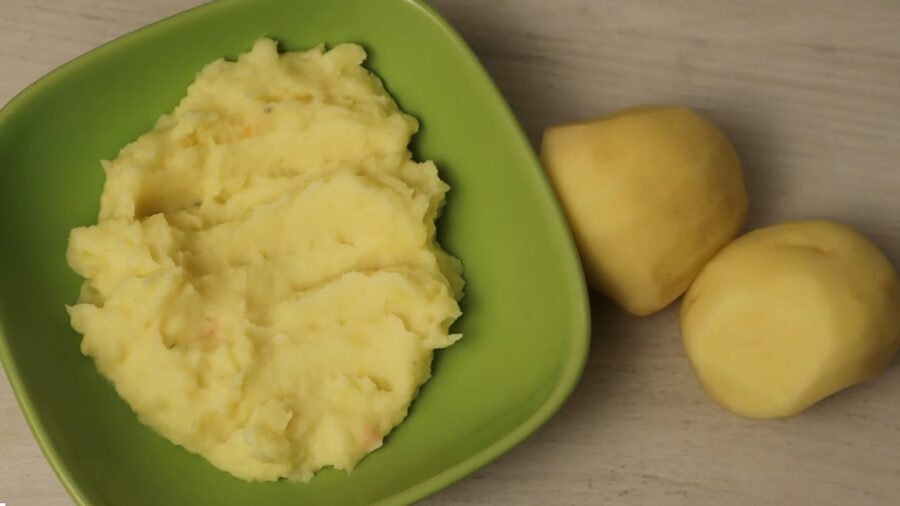 Експерти розповіли, чому картоплю потрібно обов'язково варити цілою та як це впливає на смак