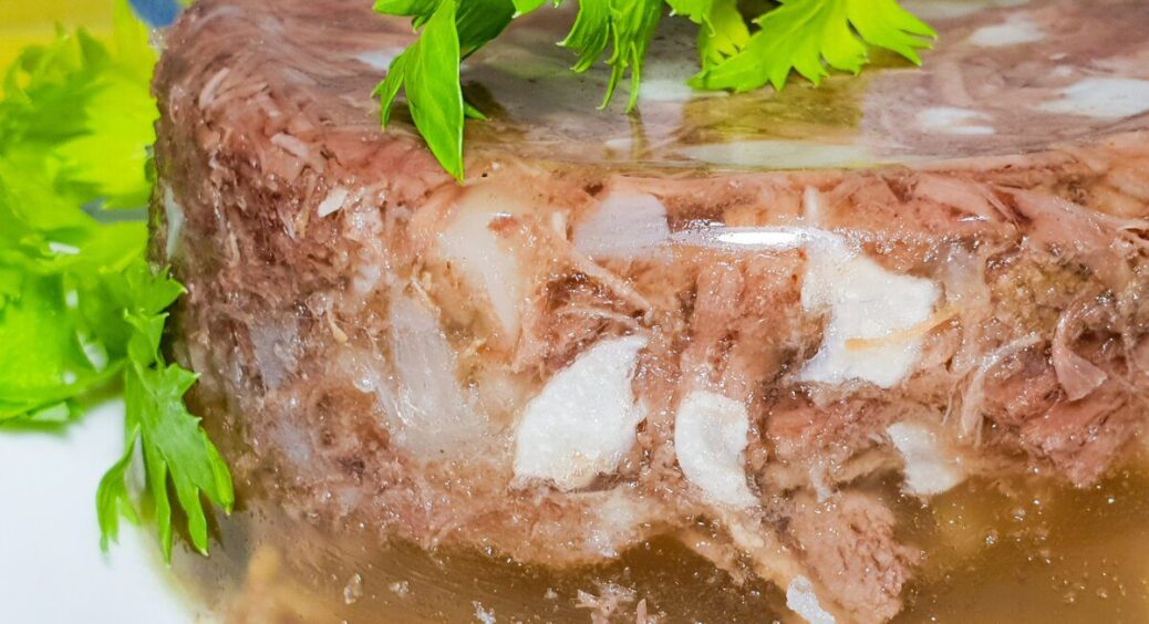 3 господинь запитали, на чому краще варити холодець: всі дали однакову відповідь – 1 інгредієнт 