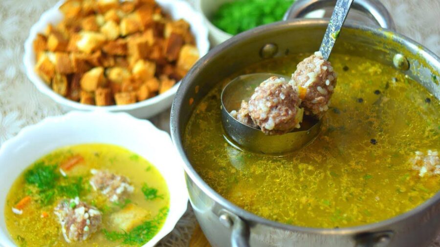 Кулінари поділилися класичним рецептом супу із фрикадельками