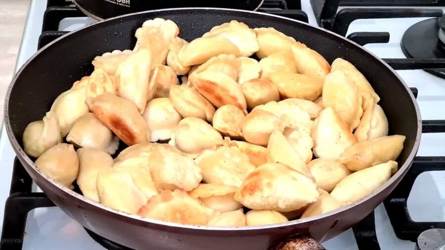 Кулінари розповіли, як приготувати смажені вареники з кисломолочним сиром