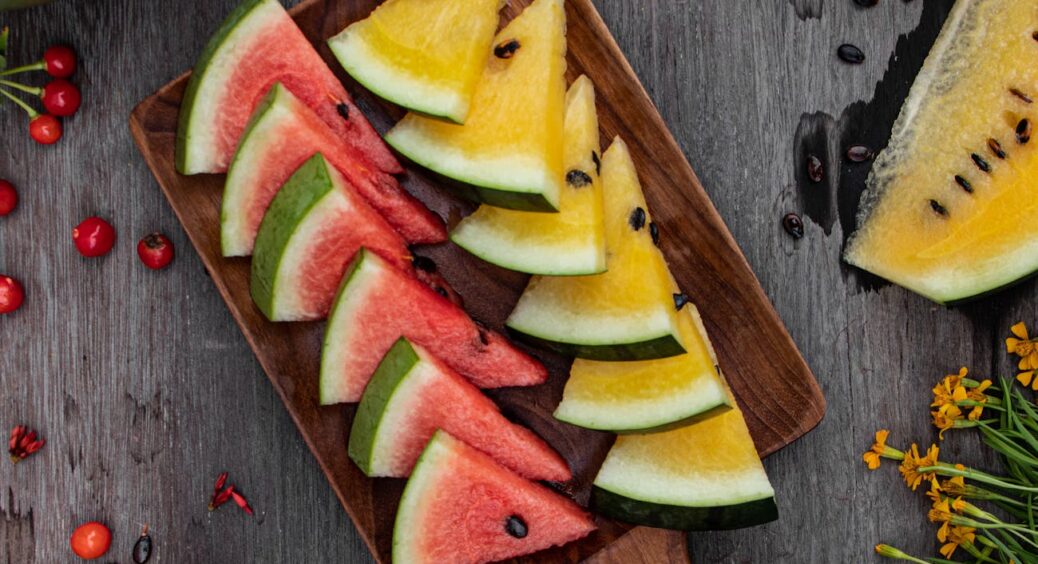 Як сусід примудряється збирати гігантські кавуни вже на початку липня: дізналась й розказую аграрні хитрощі 