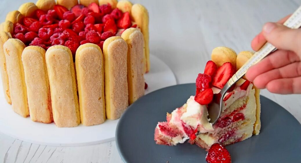 Мамо, тобі треба стати кондитеркою: здивувала родину ідеальним тортом-тірамісу із замороженою полуницею 