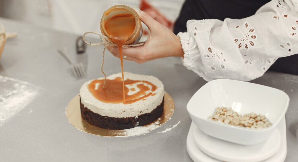 Знайшла рецепт, з яким впорається навіть дитина: ідеальна домашня карамель всього з 4 інгредієнтів 