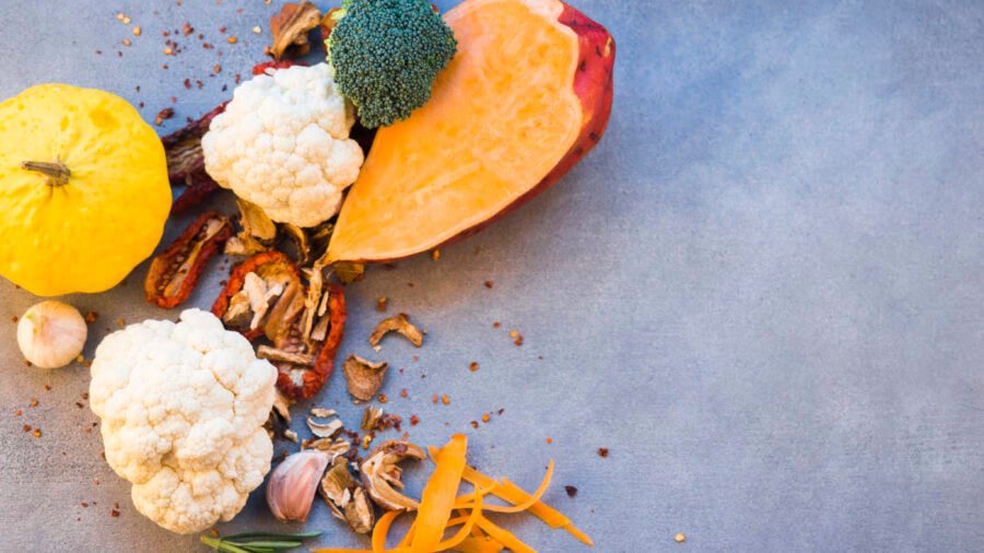 Господині розповіли способи, як використати обрізки овочів