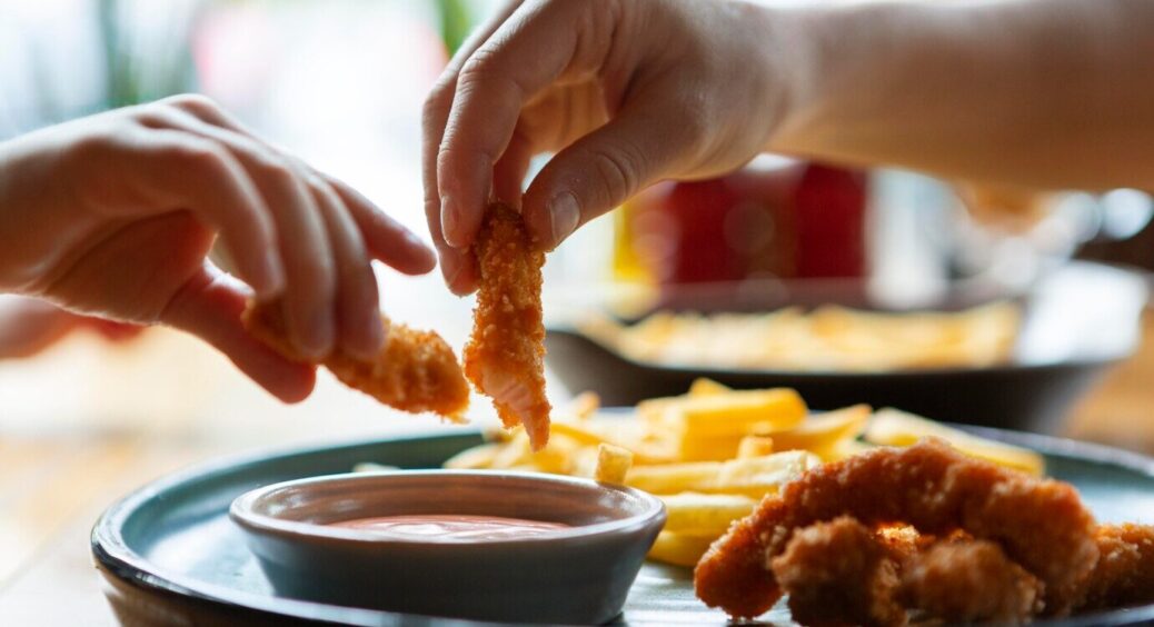 McDonald’s та KFC після цього можуть закриватися: швидко роблю 1 кілограм хрустких нагетсів вдома 