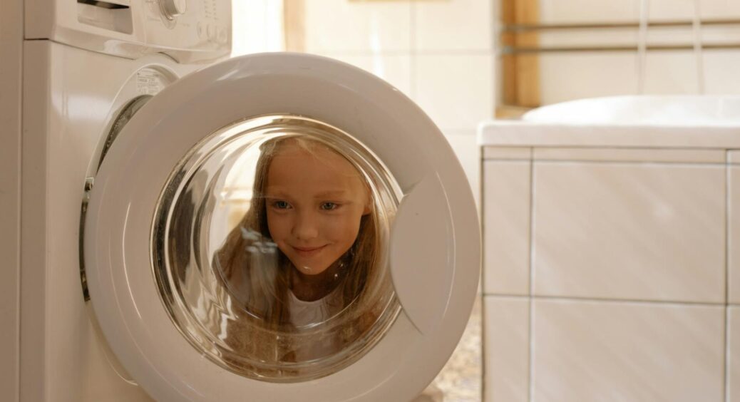 Метод прання “3 ложки + 5 хвилин”: допомагає позбутись від плям і бруду будь-якої складності 