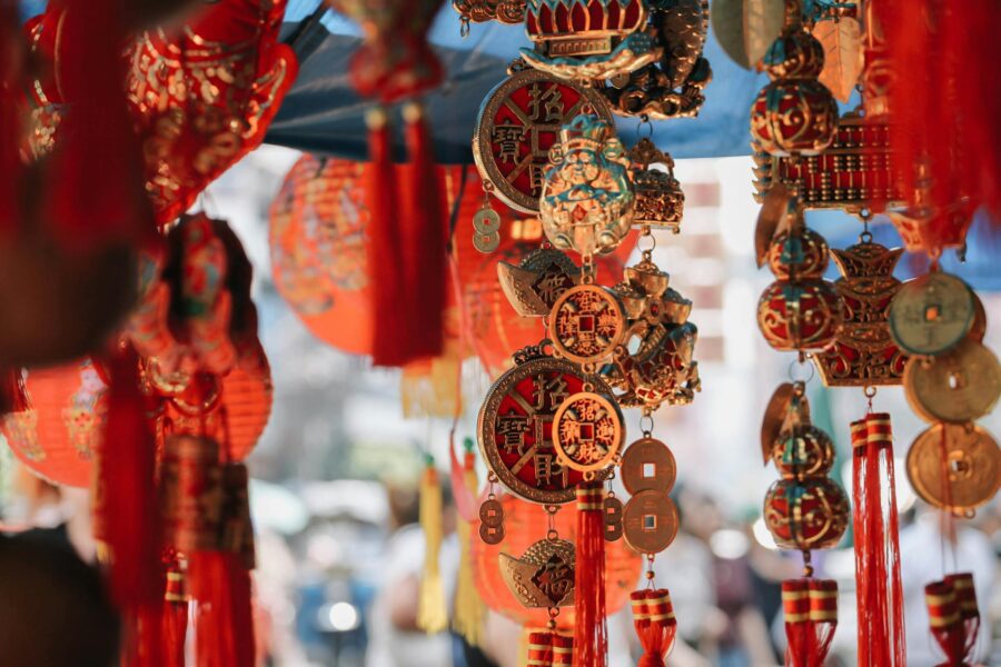 Народні прикмети та повір'я, які допоможуть залучити удачу та добробут у своє життя