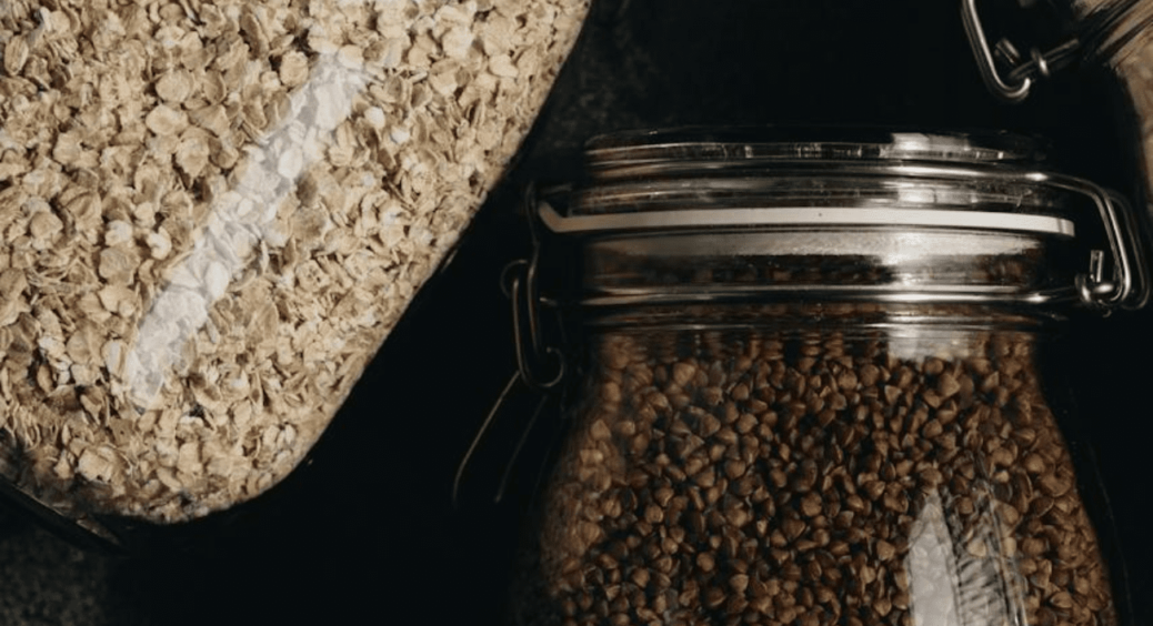 Годую кашами не лише родину, а й город: розкидаю їх прямо по снігу, а потім збираю врожай овочів без хімії 