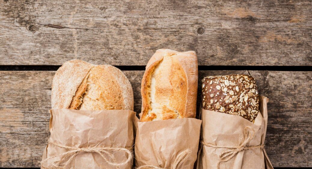 Бабуся вже 12 років кладе цей білий шматочок у хлібницю: хліб не пліснявіє зовсім – якась “магія”, не інакше 