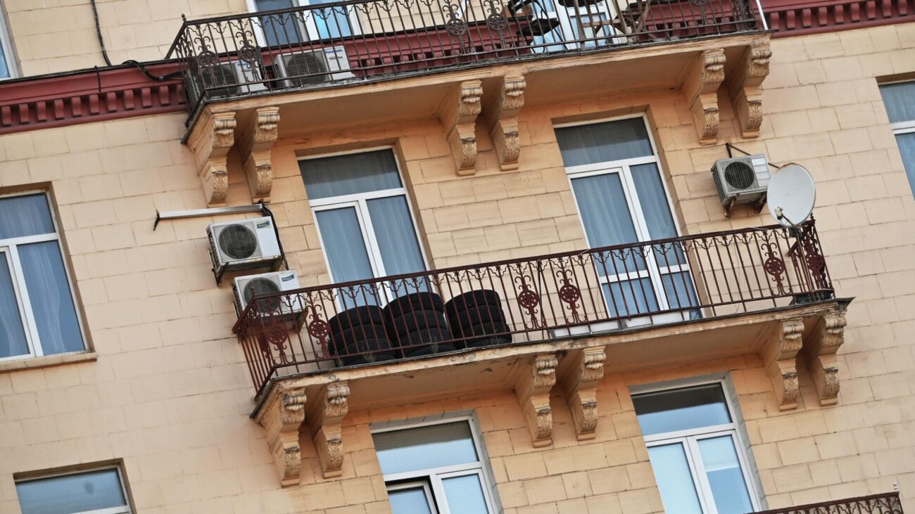 Експерти розповіли, які речі не можна зберігати на балконі та чому – можуть зіпсуватись
