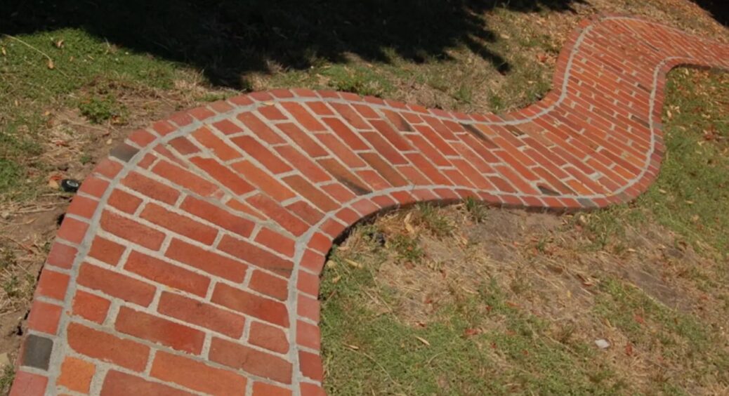 Бетонні доріжки – минуле століття: є практична заміна для саду – красиво, довговічно та ховає всі тріщинки 