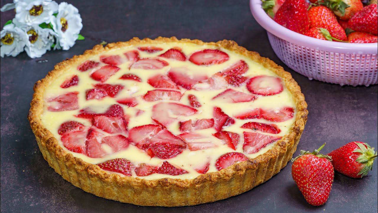 Кулінари поділилися рецептом пирога із замороженою полуницею