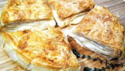 Шеф-кухарі поділилися рецептом смачного листкового пирога із сиром 