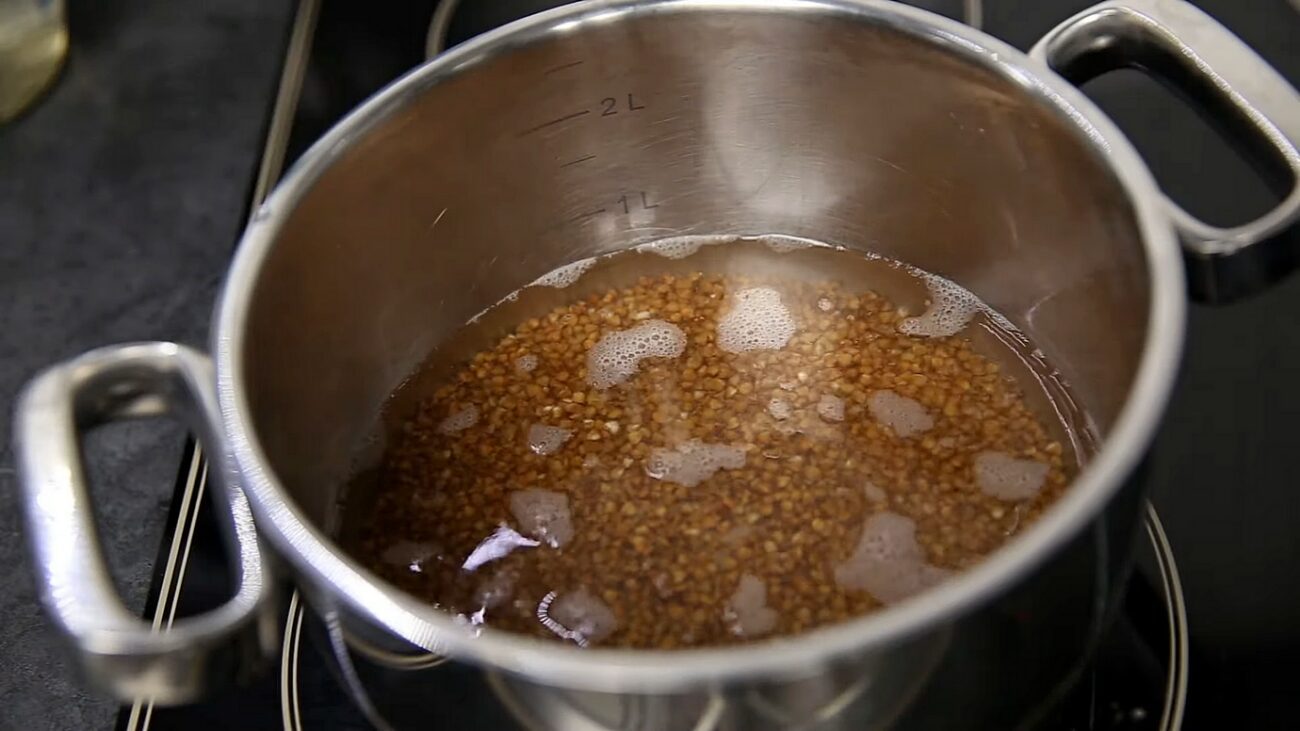 Господині розповіли, як приготувати смачну розсипчасту гречку 