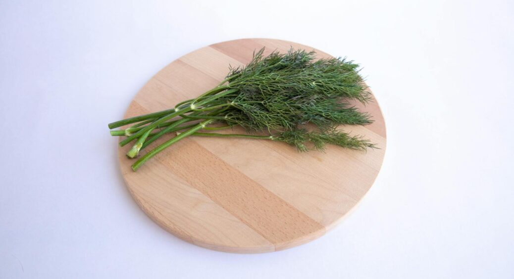 Ніколи не викидайте стебла кропу! Неочікуваний кулінарний лайфхак зі “сміття”: ви не повірите своїм очам 