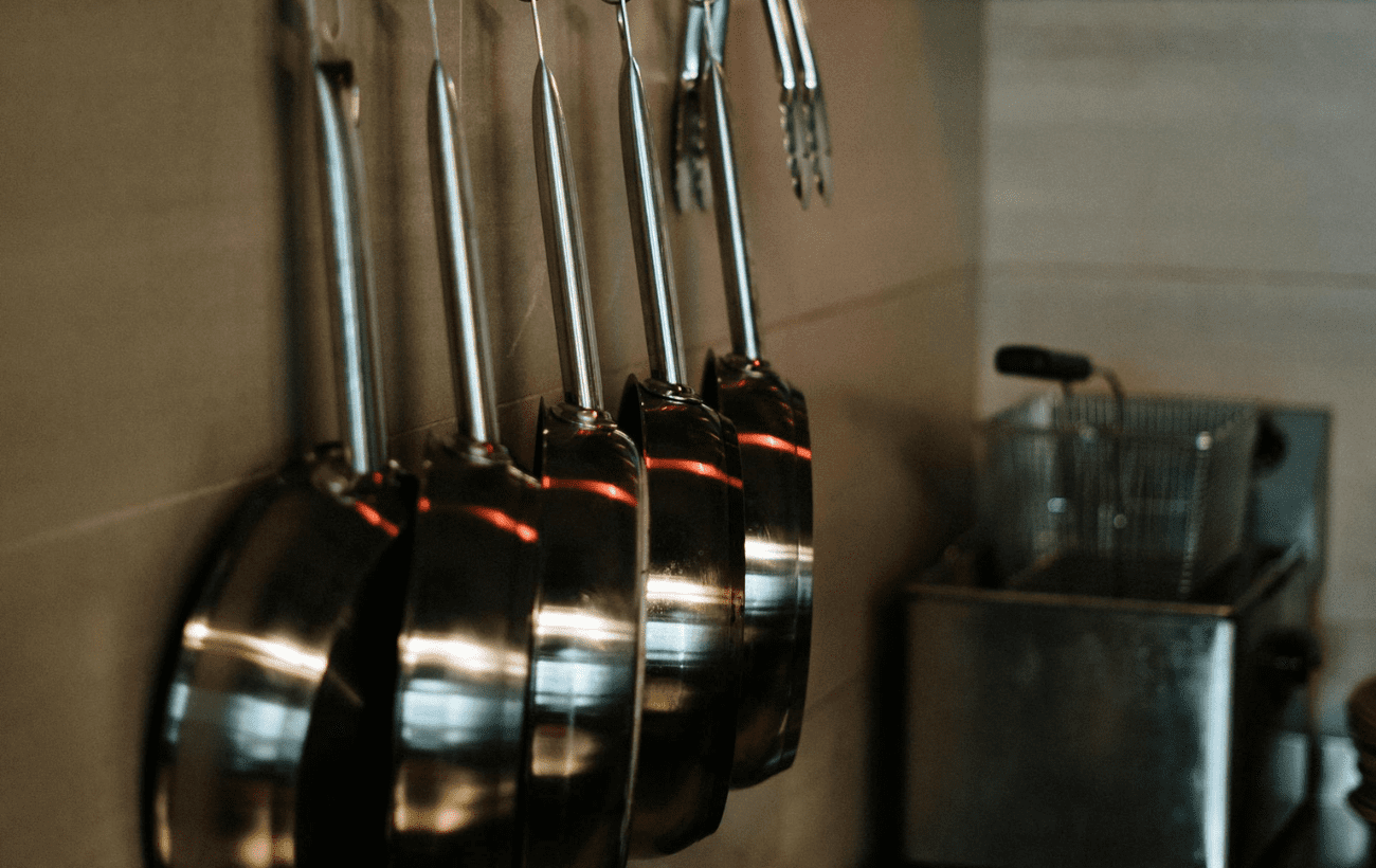 Експерти поділилися лайфхаком для чищення посуду