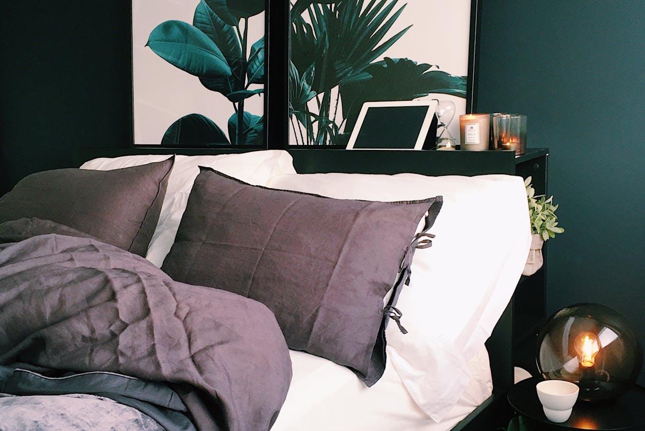 Експерти розповіли, які квіти поставити у спальні для покращення сну