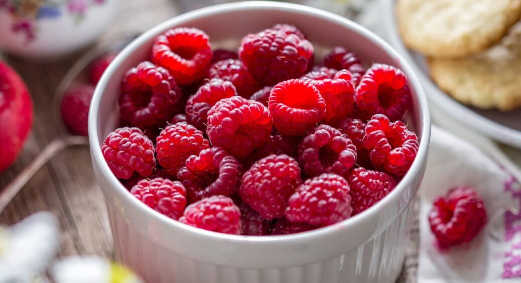 Таємна вечеря для малини: як 1 яйце зробило з моєї ділянки ягідний рай. Я перестала витрачатися на добрива! 