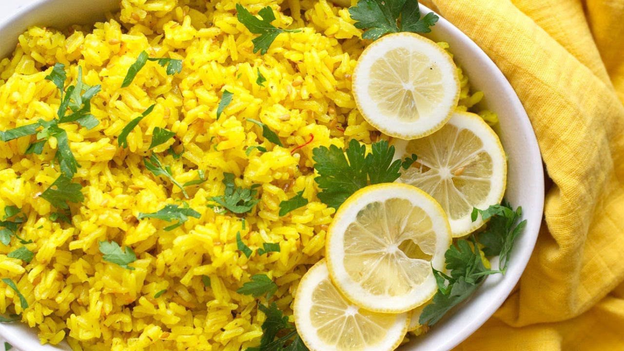 Кулінари розповіли, як приготувати смачний лимонний рис за 20 хвилин
