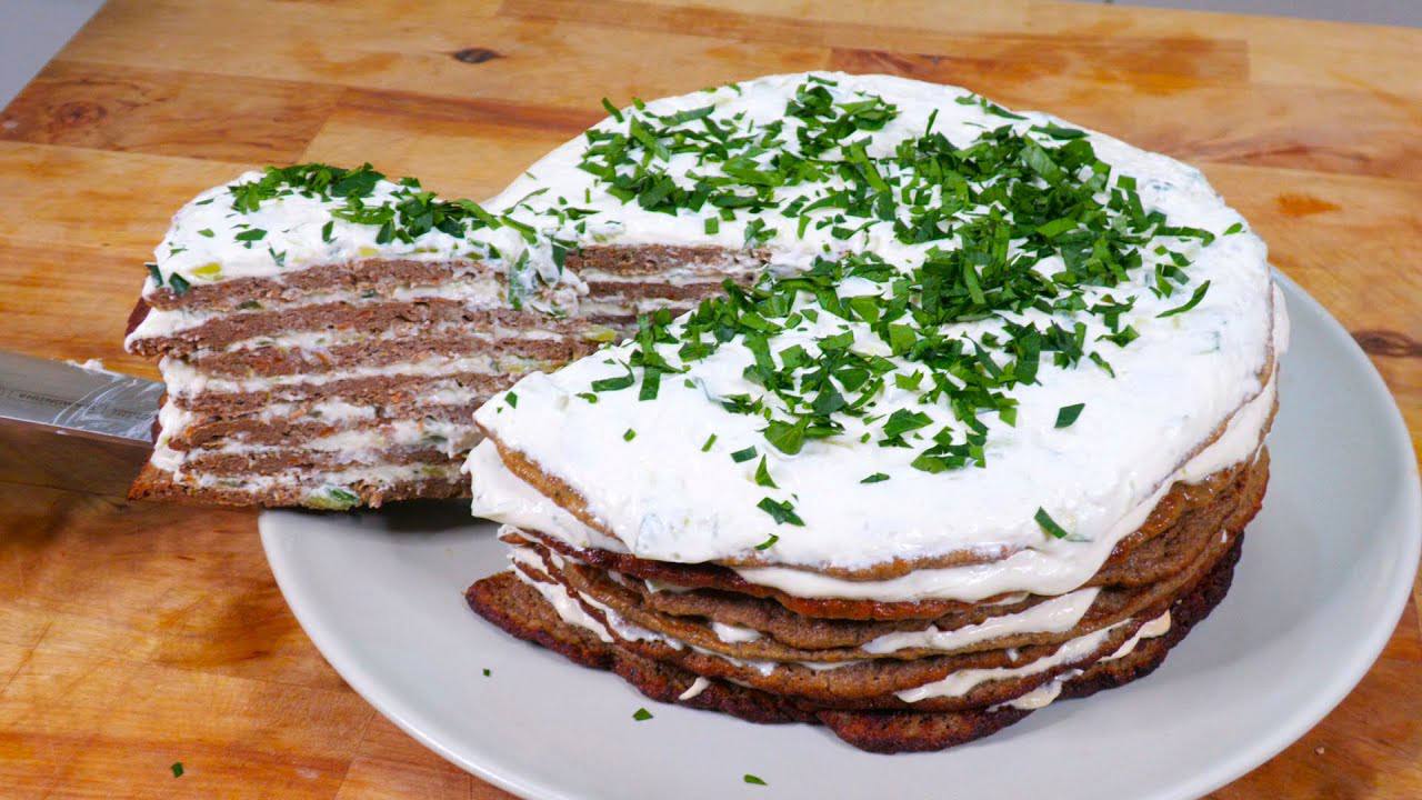 Шеф-кухарі розповіли, як приготувати класичний печінковий торт
