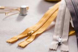 Досвідчені господині розповіли, як полагодити блискавку, що заїла 