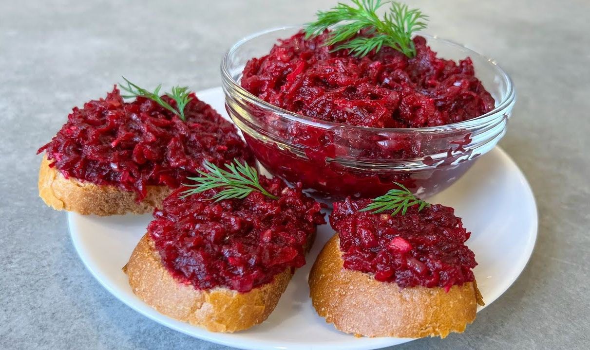Кулінари розповіли, як приготувати цікаву закуску з буряка та солоних огірків