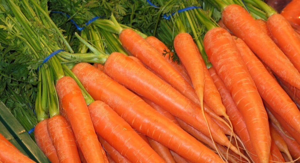 Посадіть моркву разом з цими культурами, щоб зібрати щедрий урожай солодких коренеплодів 