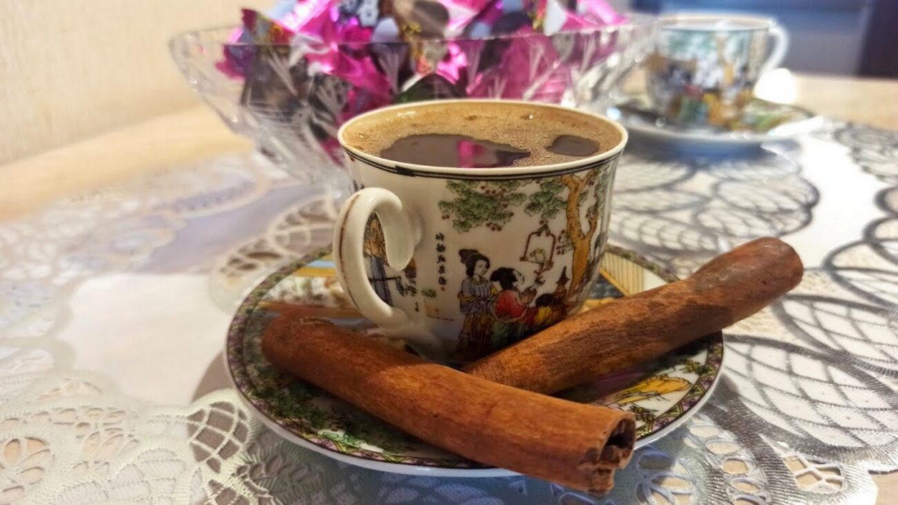 Господині розповіли, навіщо насипати каву на сковорідку