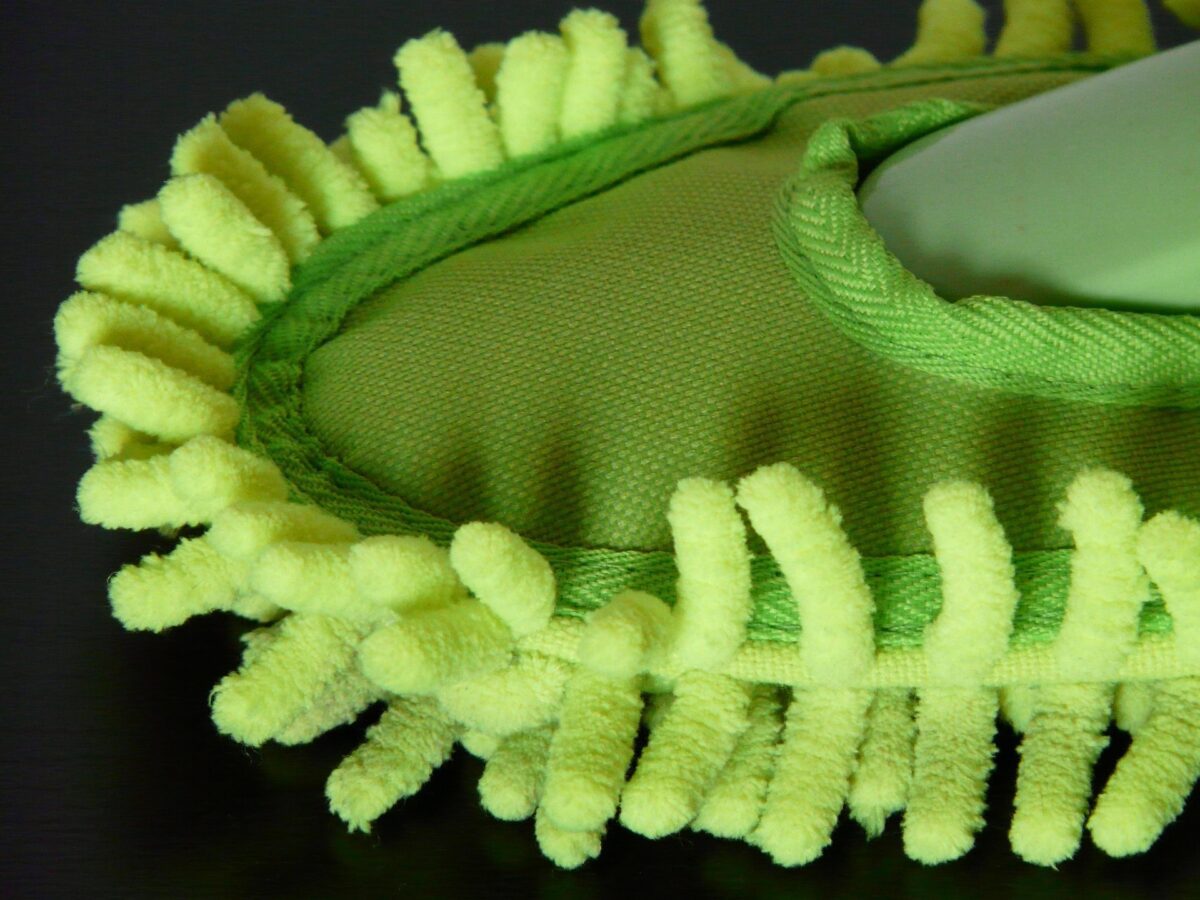 Господиням розповіли, який лайфхак допоможе ретельно очистити підлогу вдома без побутової хімії