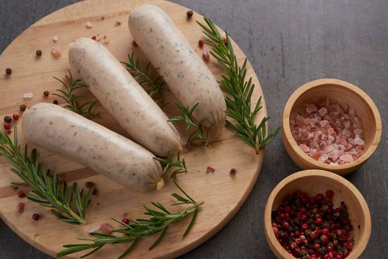 Кухарі розповіли секрет приготування домашніх сосисок