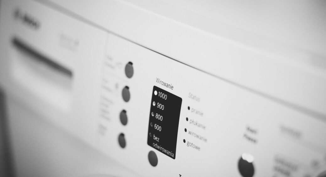 Диво-техніка “1 склянка” – і пральна машина знову чиста: чорний бруд і “запах” підуть, а речі будуть чистіші 