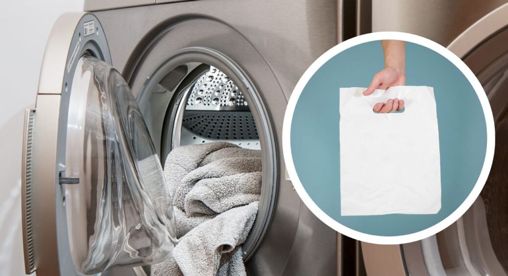 Кум-сантехнік порадив: “Разом з одягом закинь у пралку білий пакет”. Спробувала – реально працює! Речі чисті 