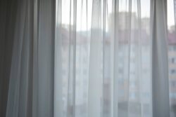 Господині назвали найкращий спосіб прання для тюлі 