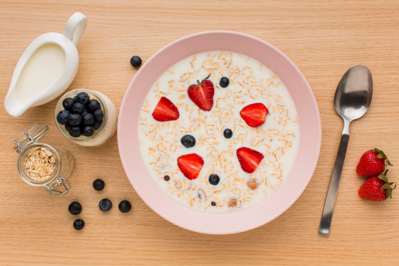  Кухарі назвали смачний рецепт вівсянки з полуницею 