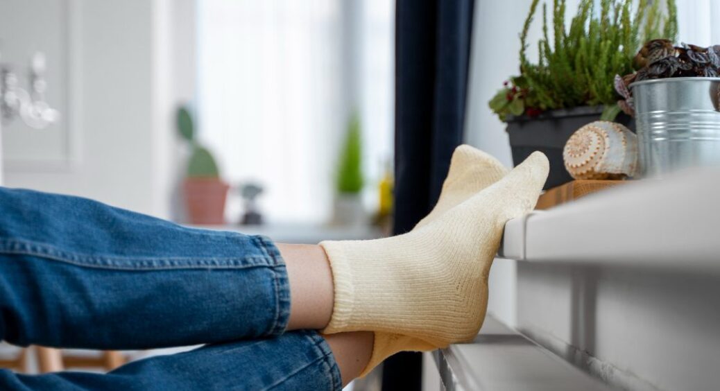 Коли протираються шкарпетки, я завжди роблю 1 елементарний трюк: діє швидко і за новими бігти не треба 