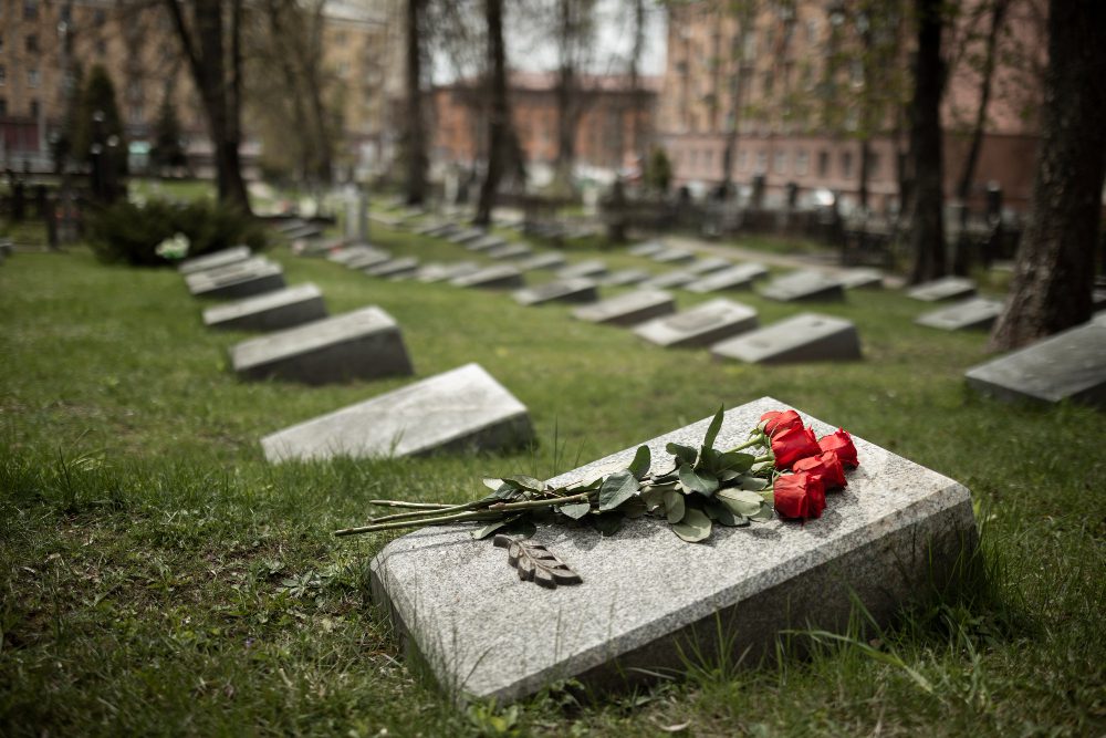 Експерти пояснили, які існують правила і забобони при відвідування цвинтаря