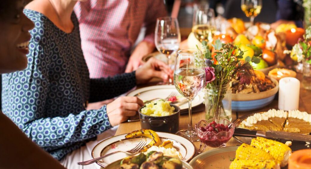 На Різдво завжди стелю скатертину на стіл правилом бабусі з села: запускаю в дім позитивну енергетику 