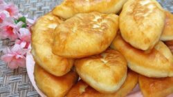 Кулінари поділилися простим рецептом смачного тіста для пиріжків 