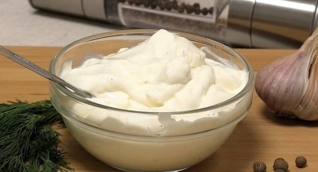 Забула, коли купувала майонез востаннє: 1 яйце, блендер і 20 секунд – виходить ідеальний соус 