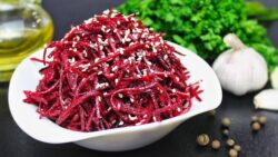 Кулінари розповіли, як приготувати смачний і корисний буряк по-корейськи 